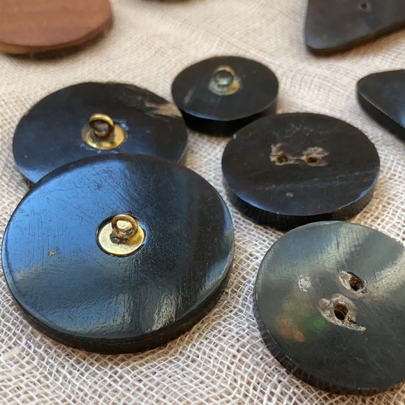 Group of natural buttons for art projects - Picture 4 of 16